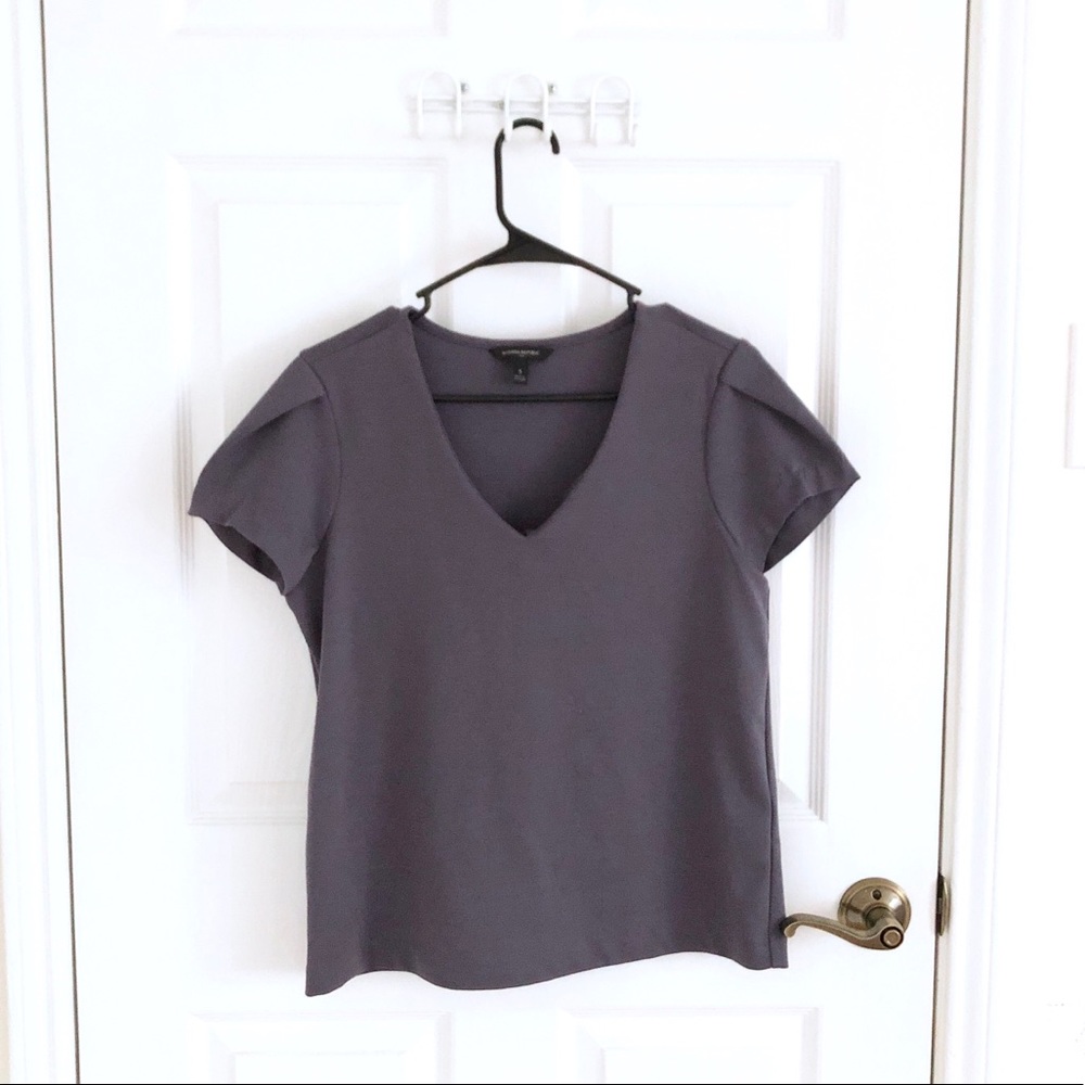 🎁 2 for $22 | Banana Republic gray/purple top